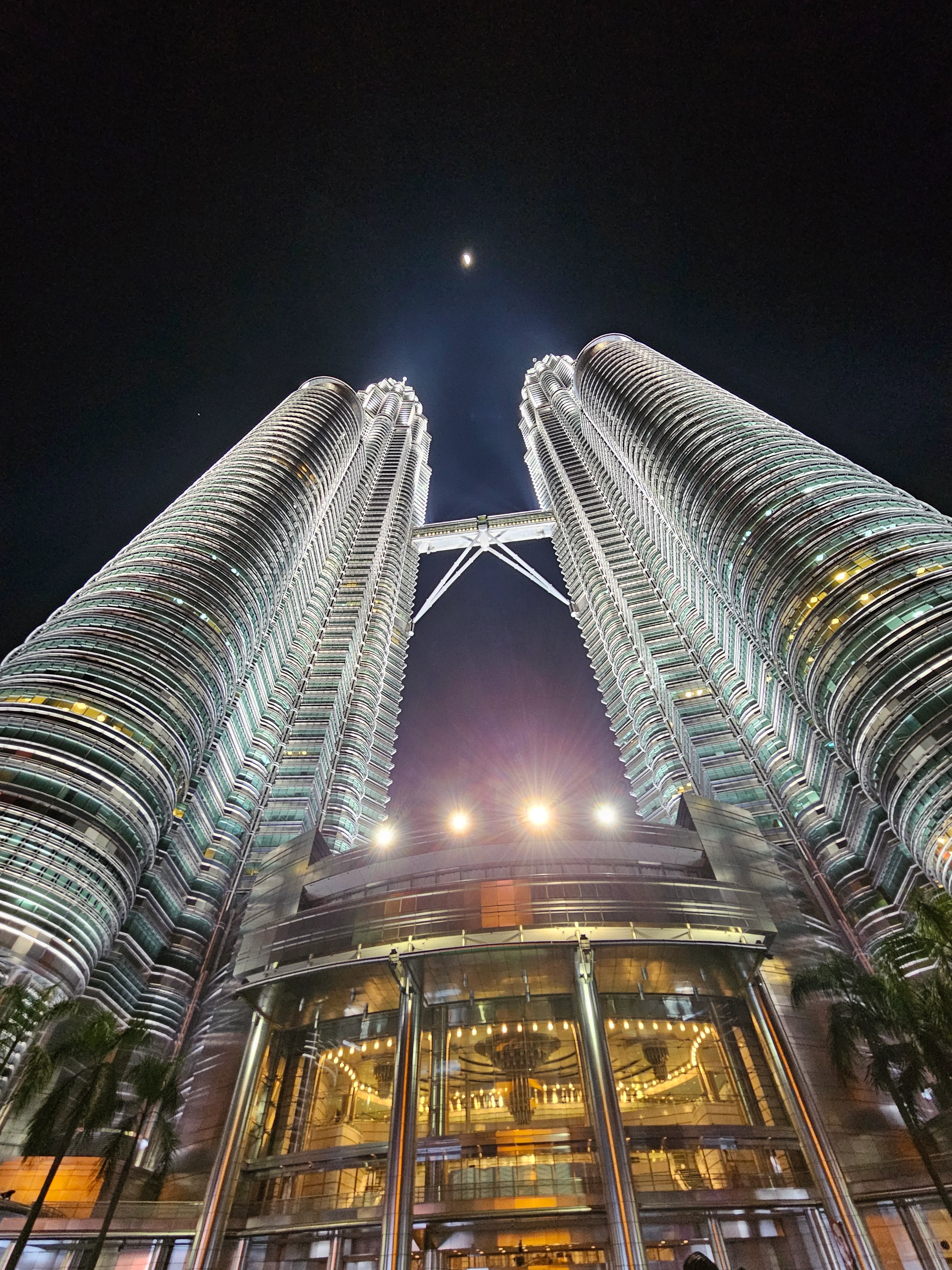 Petronas Twin Towers nocą – Kuala Lumpur