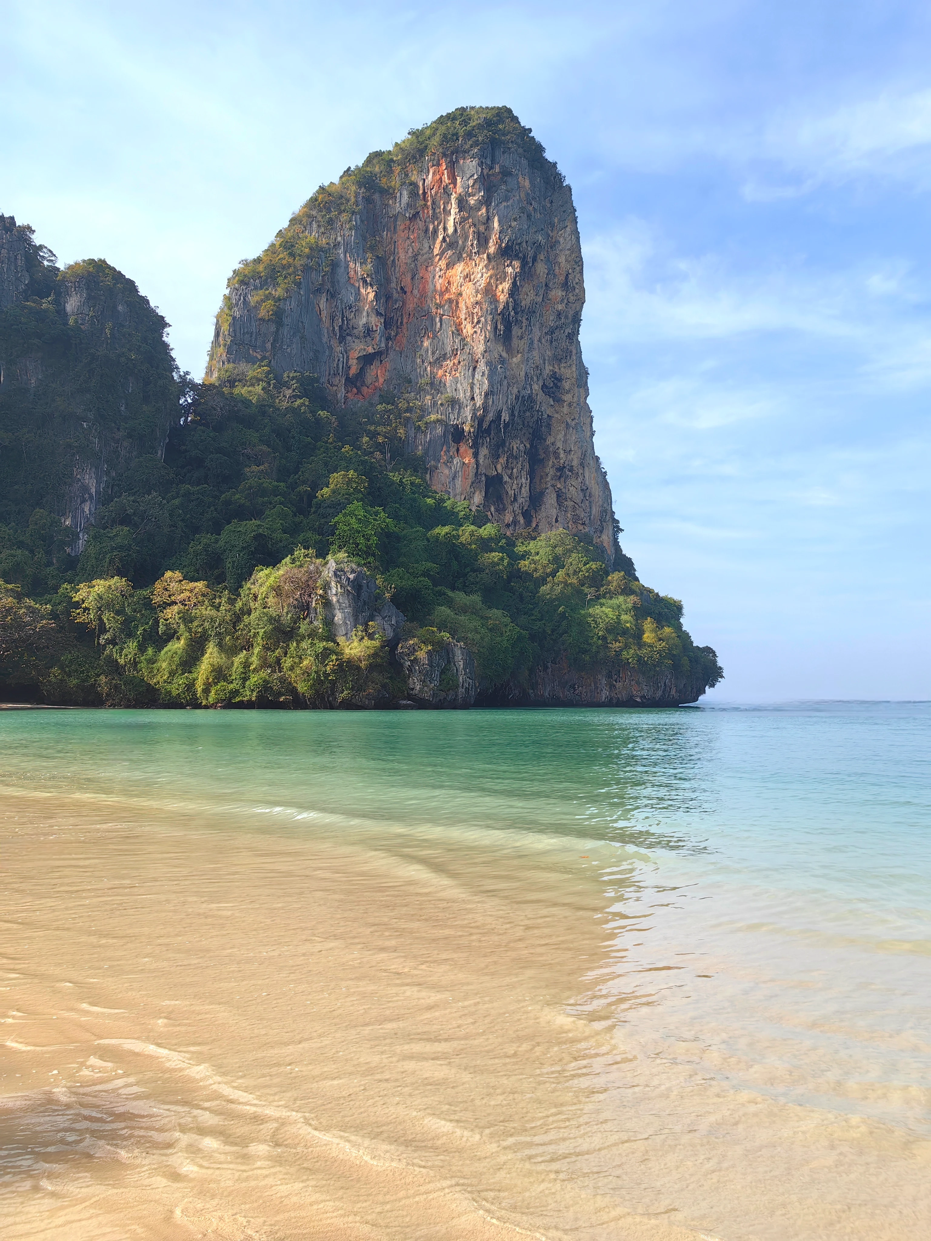 Tajlandia – Railay Beach, skały i morze