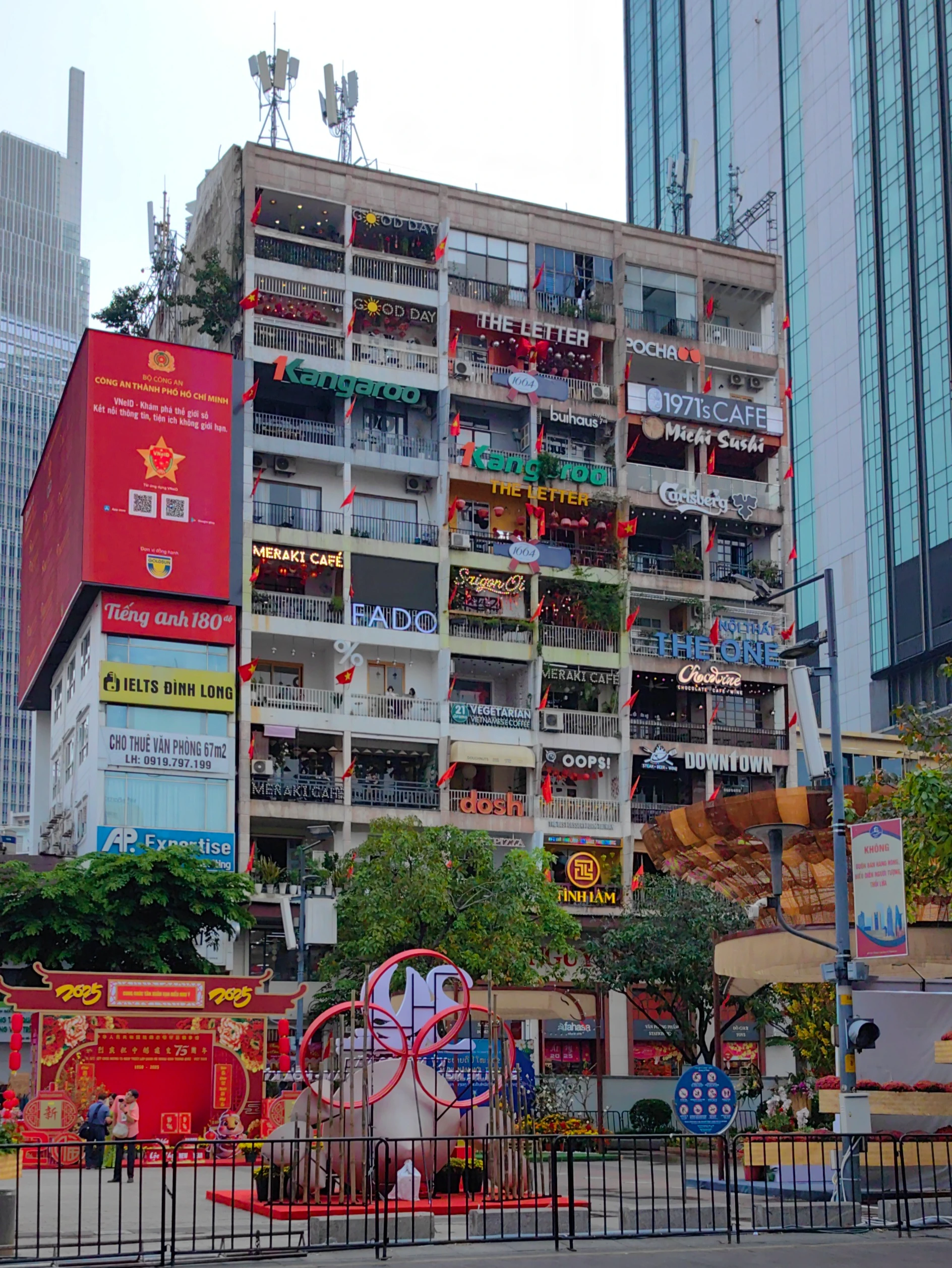 Ho Chi Minh – cafe apartments, klimatyczne kawiarnie