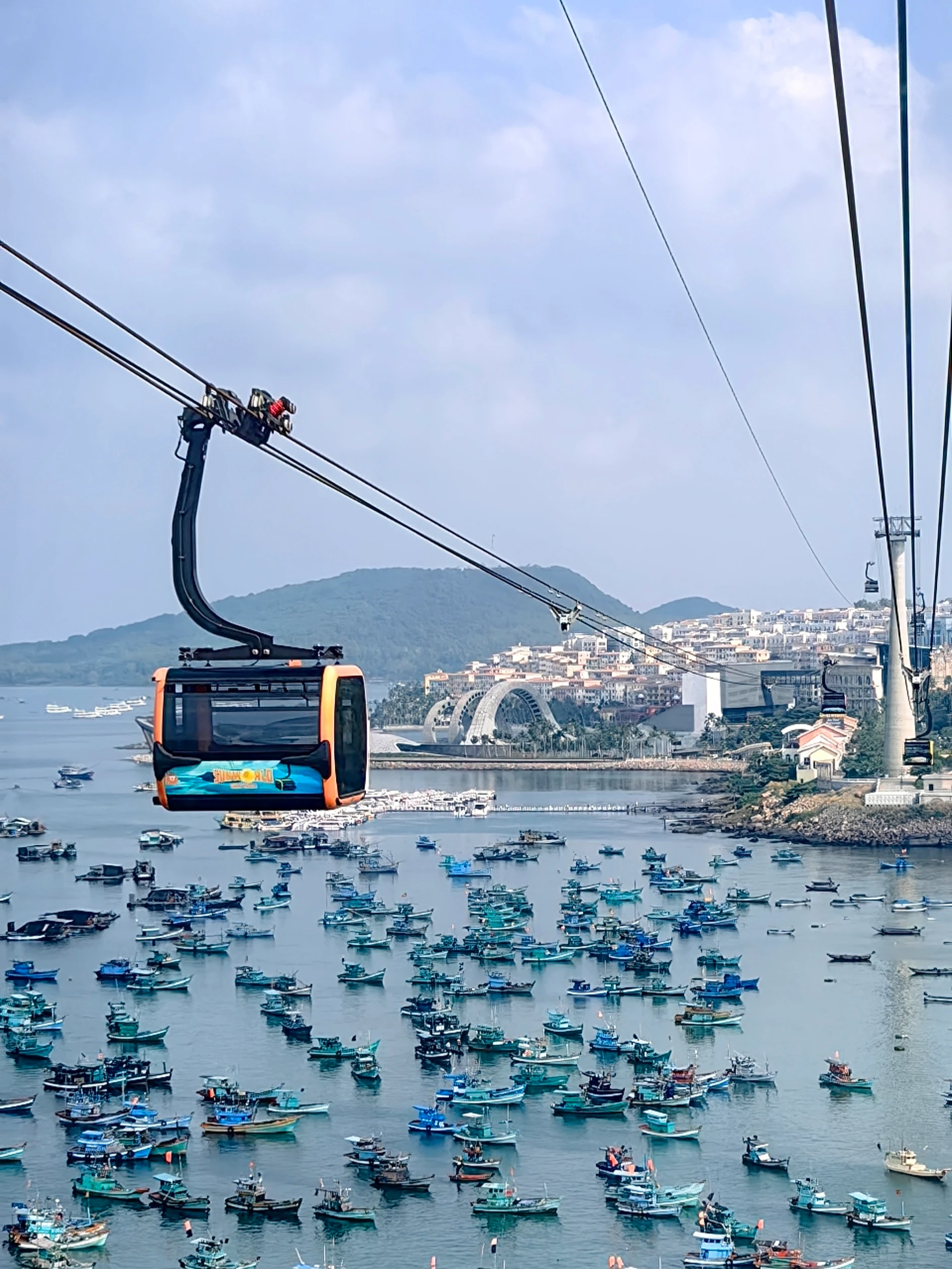 Phu Quoc – kolejka linowa, widok na łodzie